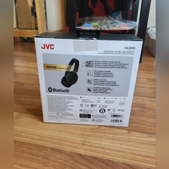 NEW JVC noise canceling headphones HA-S91N - Picture 2 of 4
